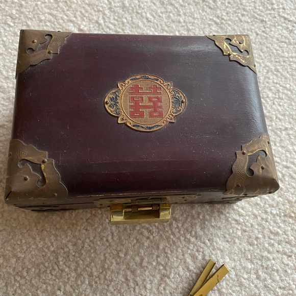 VINTAGE Wooden Chest Jewelry Box Wood and Brass accent with Antique Style Lock - Picture 2 of 11